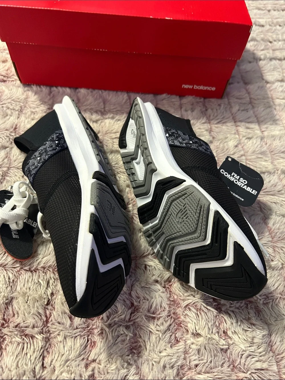 New Balance Black & White women’s Athletic Sneakers size 7